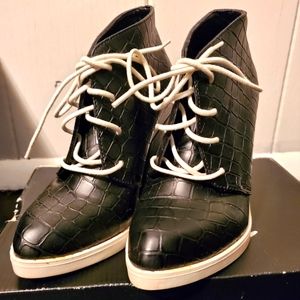 High heel snake skin Sneaker